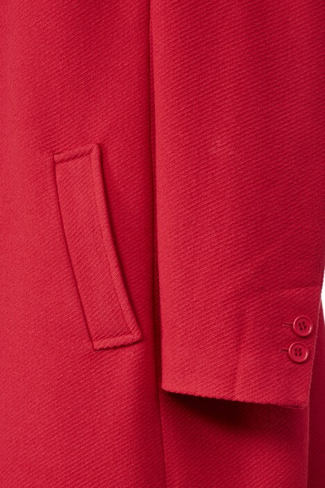 Manteau court en matière texturée, avec revers et manches longues