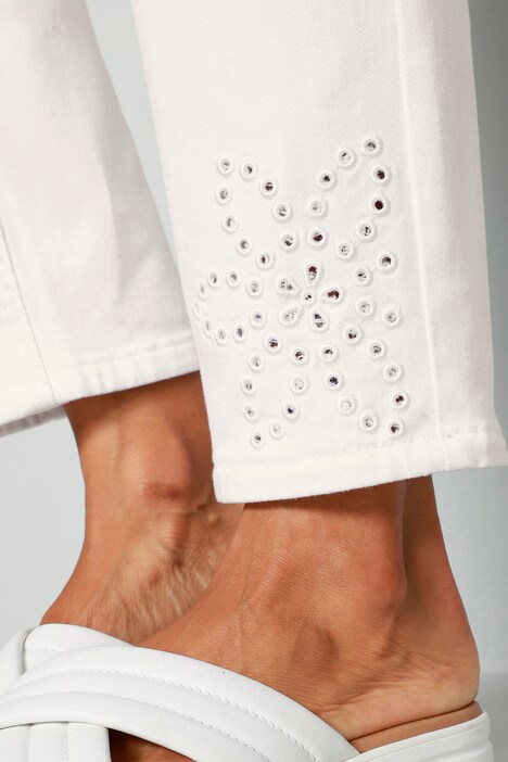 Jean 7/8 coupe Slim Fit à 5 poches, avec broderie ajourée sur l'ourlet