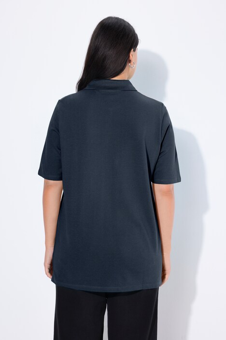 Polo en maille piquée. Patte de boutonnage en velours. Manches courtes