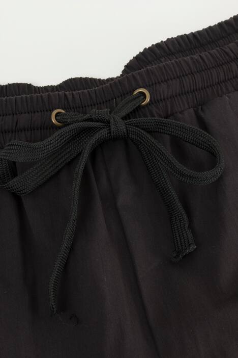 Badeshorts mit Taschen und Kordelzug