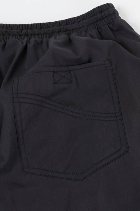 Badeshorts mit Taschen und Kordelzug