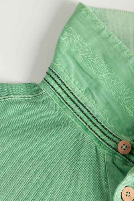 Poloshirt mit geblümtem Unterkragen, Stickerei auf der Brust, Colornähten