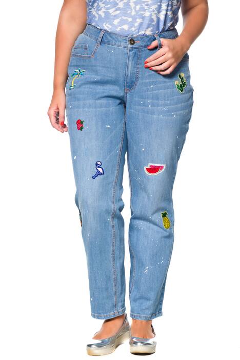 Boyfriend-Jeans, Destroy-Effekte, Frucht-Patches, 5-Pocket-Form, fester Bund, Stretch-Denim