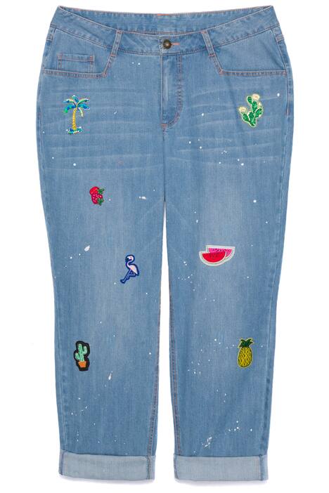 Boyfriend-Jeans, Destroy-Effekte, Frucht-Patches, 5-Pocket-Form, fester Bund, Stretch-Denim