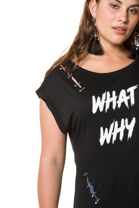 T-shirt, punk look, scheuren, veiligheidsspelden, oversized schouders