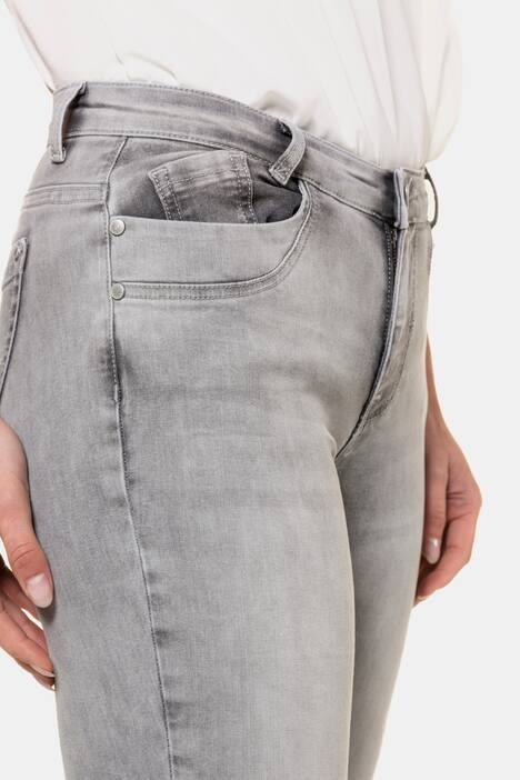 Jeans Tina, innen geblümt, Krempelsaum, gerades Bein