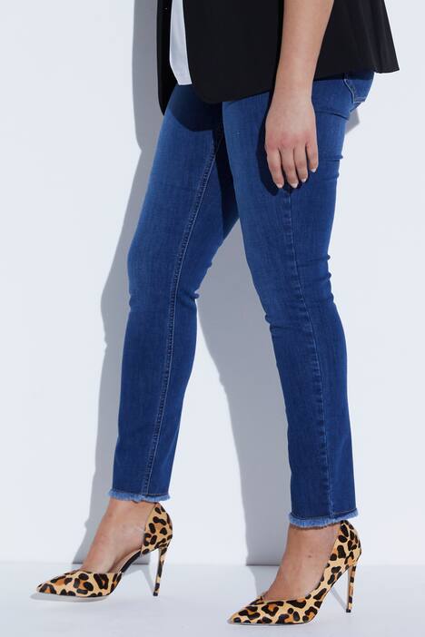 Anklejeans mit Fransensaum, Strechdenim