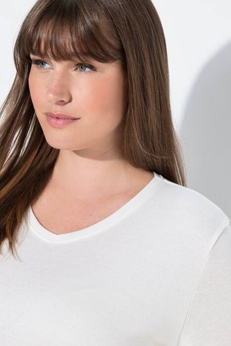T-shirt, jersey bord-côte. Col en V et manches 3/4. Coton bio