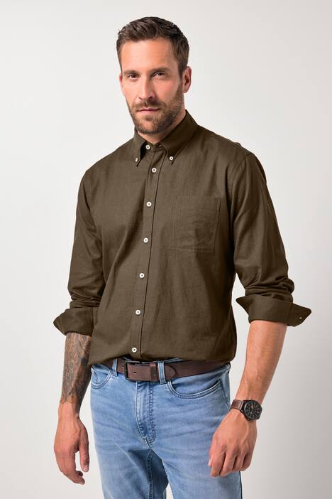 Chemise en lin mélangé. Manches longues et col à pointes boutonnées - coupe Modern Fit