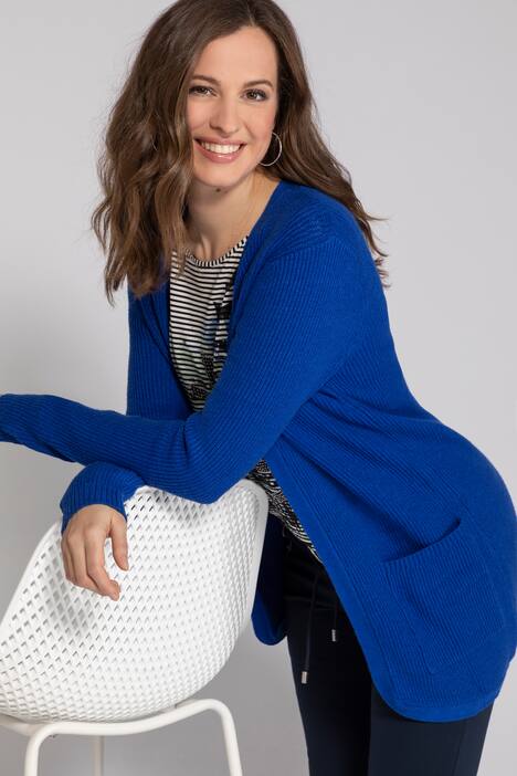 Strickjacke, Rippenstruktur, vorne gerundet