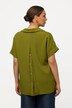 Blouse à manches courtes, boutons dans le dos et pli fantaisie. Coupe oversize.