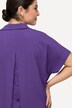 Blusa oversize con bottoni sul retro, piega decorativa e mezze maniche