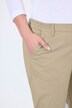 Chino Rena. Jambe carotte. Taille partiellement élastique