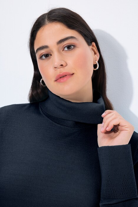 Pullover con collo dolcevita, alti orli a costine e maniche lunghe