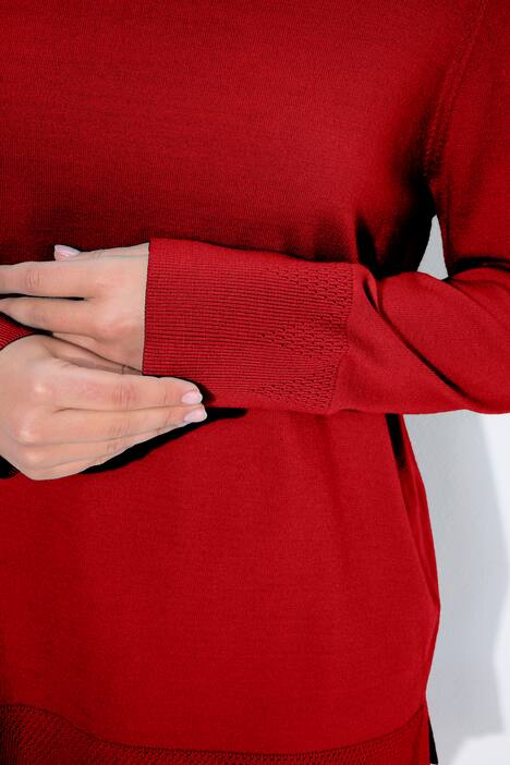 Pullover con collo dolcevita, alti orli a costine e maniche lunghe