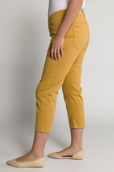 Jean 7/8 en coton bio. Bas de jambe fendu. Taille confortable.