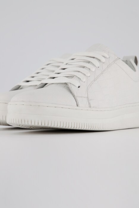 Sneakers di pelle con lavorazione a rilievo con effetto pelle di coccodrillo e larghezza H