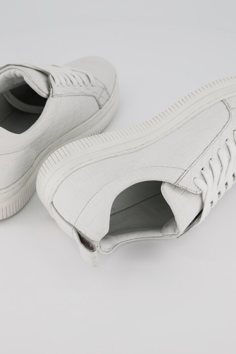 Sneakers di pelle con lavorazione a rilievo con effetto pelle di coccodrillo e larghezza H
