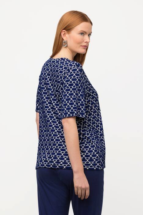 T-shirt à manches courtes et décolleté en V. Tissu texturé.