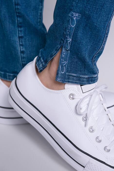 Jeans Julia, Wascheffekte, Ziernähte, 5-Pocket-Schnitt