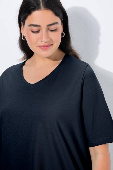 T-shirt à coupe évasée. Décolleté en V et manches courtes