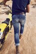 Jeans dalla vestibilità normale con taglio a cinque tasche, fino alla tg. 72/36