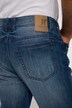Jeans dalla vestibilità normale con taglio a cinque tasche, fino alla tg. 72/36