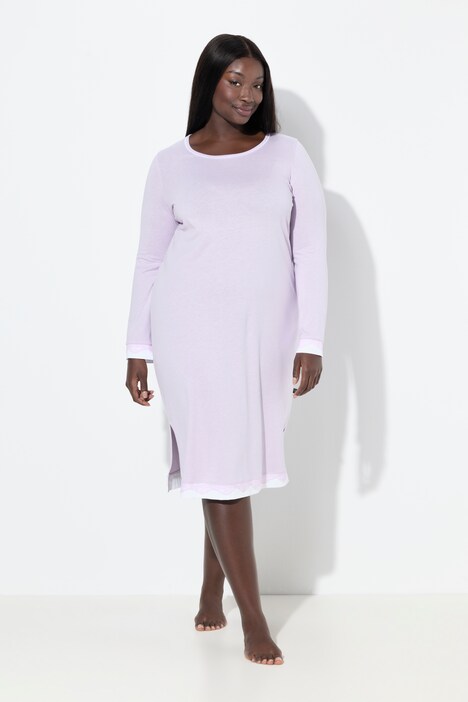 Chemise de nuit oversized, avec dentelle. Col rond et manches longues.