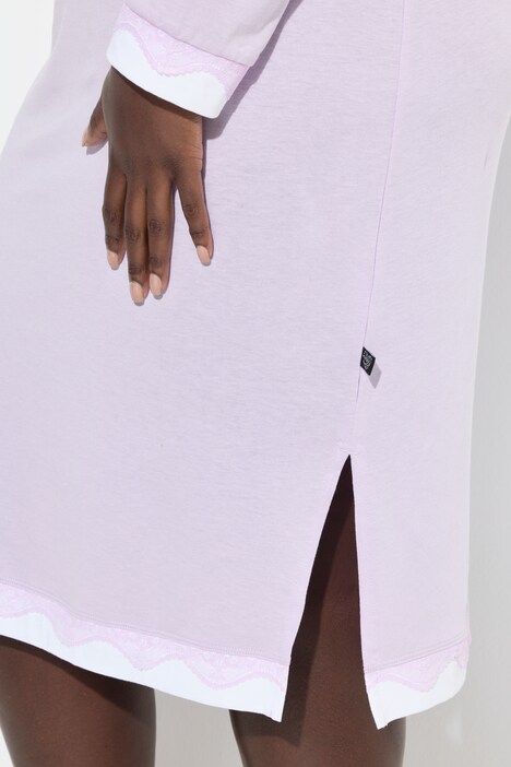 Chemise de nuit oversized, avec dentelle. Col rond et manches longues.