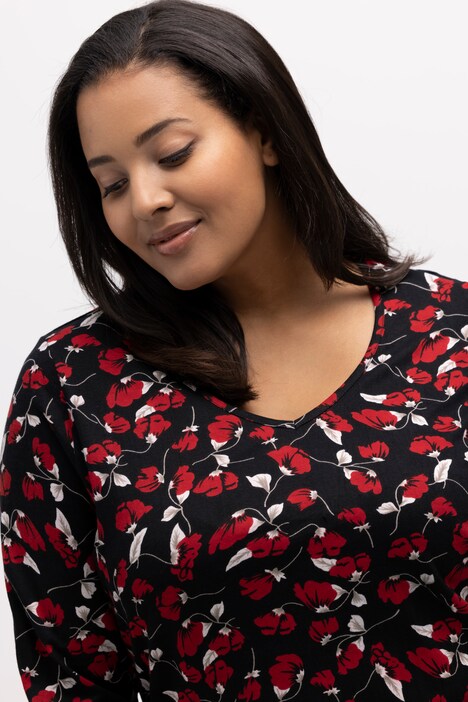 Camiseta larga, estampado pequeño, cuello en V, mangas 3/4