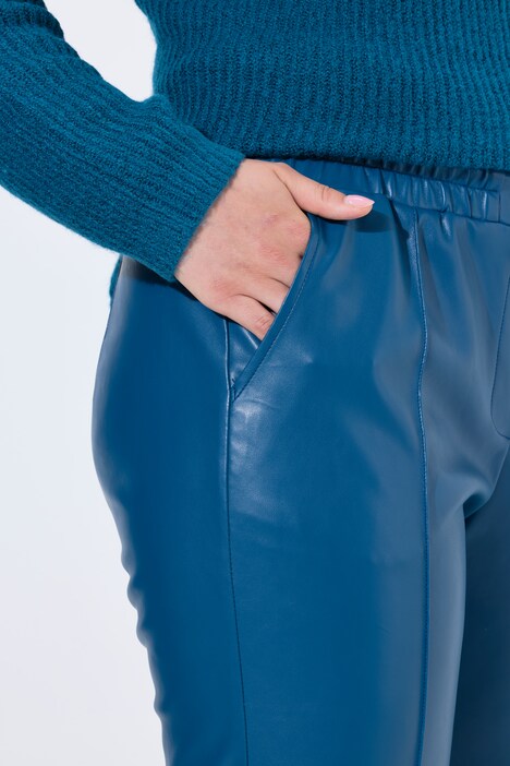 Pantalon 7/8 en similicuir. Passepoils et taille élastique