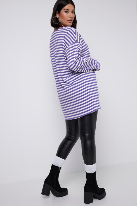 T-shirt à manches longues, oversized. Rayures et décolleté rond.