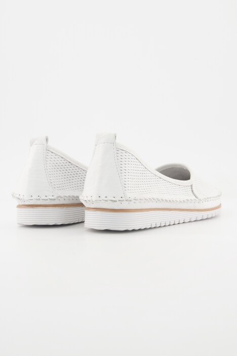 Slip-on de piel, relieve 3D, costuras ribeteadas