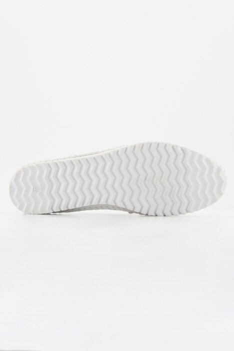 Slip-on de piel, relieve 3D, costuras ribeteadas