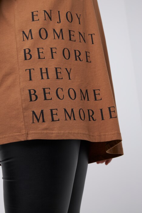 T-shirt oversized, à manches courtes. Décolleté rond. Message imprimé.