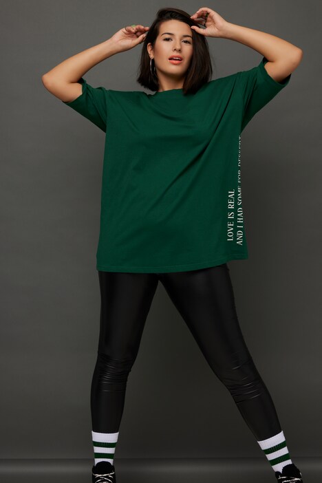 T-shirt oversized, à manches courtes. Décolleté rond. Message imprimé.