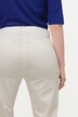 Pantalon, jambe slim. Taille élastique. Plis fantaisie. Petites fentes aux chevilles
