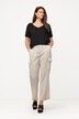 Pantalon cargo à jambe large. Poches cargo et agrafe de fermeture.