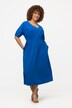 Robe midi. Manches courtes cloche et décolleté en V. Silhouette en A.