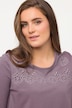 T-shirt avec broderies ajourées. Décolleté rond, manches courtes. Coton bio.