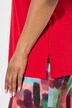 T-shirt dal taglio svasato con scollo montante e mezze maniche