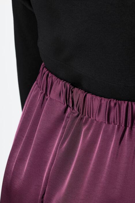 Jupe midi en satin, silhouette en A et ceinture confortable