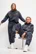 Pantaloni unisex di felpa con taglio della gamba ampio, stampa in stile batik e cintura elastica
