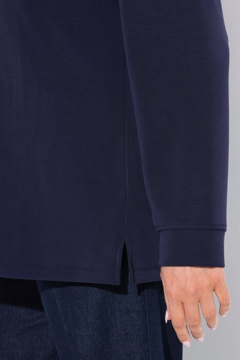 Sweat-shirt avec pierres fantaisie, collection Classic. Col montant et manches 3/4.