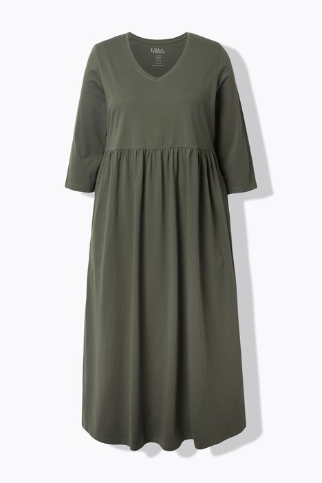 Robe en jersey, couture empire. Décolleté en V et manches 3/4. Poches