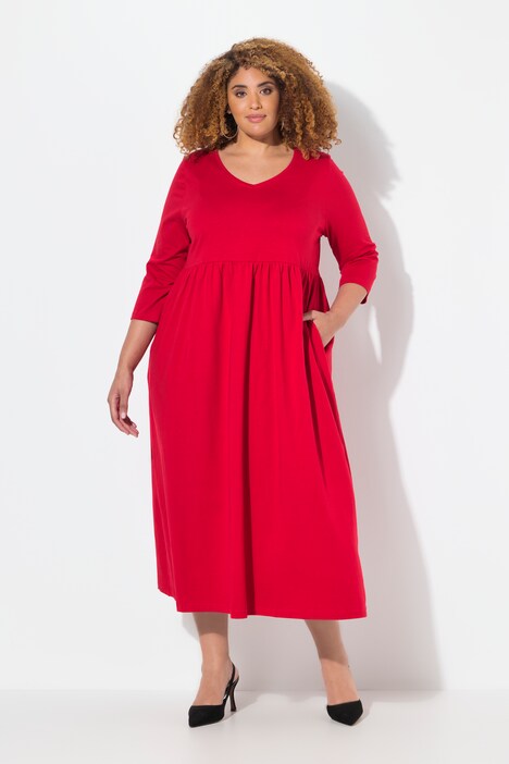 Robe en jersey, couture empire. Décolleté en V et manches 3/4. Poches
