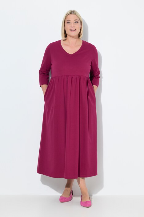 Robe en jersey, couture empire. Décolleté en V et manches 3/4. Poches