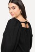 Robe midi en lin mélangé. Manches courtes et décolleté carré. Silhouette en A évasée.