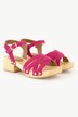 Sandalettes type sabots en cuir avec rivets, semelle en bois et talon bottier