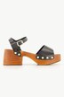 Sandalias de piel estilo zueco, remaches, suela de madera, tacón de bloque